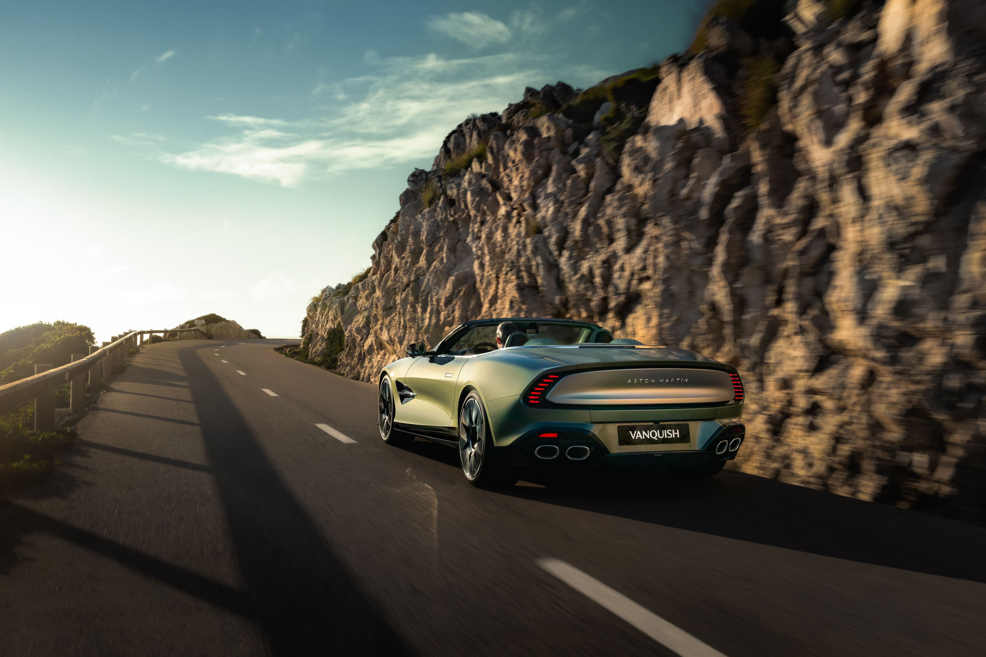 Aston Martin Vanquish Volante – 835 PS Leistung trifft Volante-Tradition